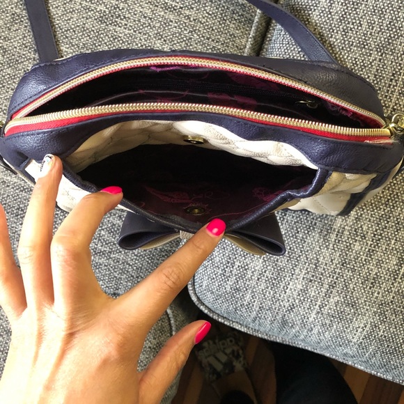 Betsey Johnson Quilted Heart Bow Crossbody/Purse - Picture 6 of 7